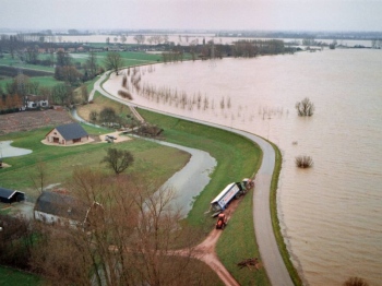 Hoog water Rivierenland 1995 (foto: Jan Bouwhuis)